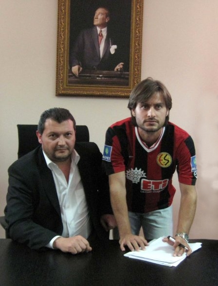 Eskişehirspor, Murat Önür'ü renklerine bağladı.