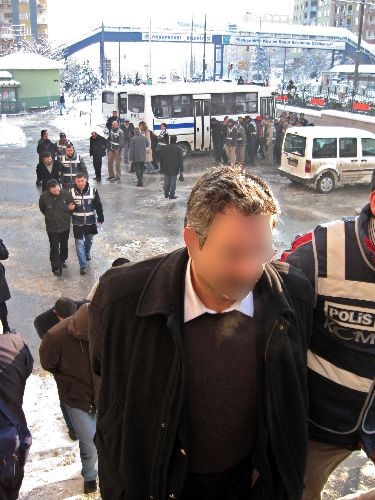 Enfeksiyondan 13 kişi Tutuklandı