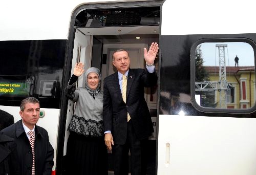 Başbakan Erdoğan, Eskişehir'den Kütahya'ya geçti