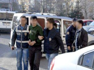 Restoran saldırganları çıkarıldıkları mahkemece tutuklandı.