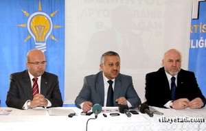 Mehmet Zeybek, MHP Milletvekili Abdülkadir Akcan’ı suçladı.