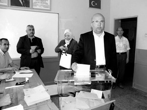 Başkan Çoban, oyunu Atatürk Lisesi’nde kullandı