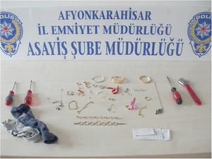 Afyonkarahisar'a hırsızlık için gelen 4 kişi yakalandı.
