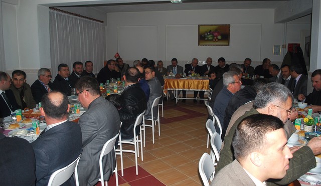 Tavşanlı’da Kur’an kursu öğretmenleri yemekte bir araya geldi