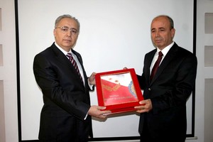 Bursa Emniyet Müdürü Halil Yılmaz görevini Ali Osman Kahya'ya devretti.