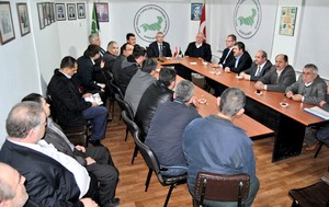 Batı Trakya Türkleri Derneği aşure dağıttı
