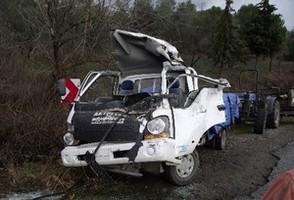 Yağmurla kayganlaşan yollar kazaya sebep oldu