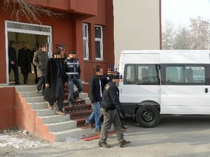 KCK operasyonunda gözaltına alınan 16 kişi tukuklandı