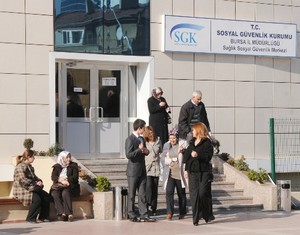 Emekli adayları artık SGK'ya gitmeden işlemlerini takip edebiliyor