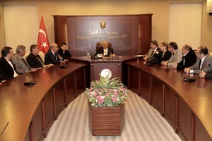 Başkan ve meclis üyeleri Vali Şentürk’ü ziyaret etti.