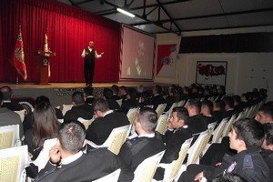 Bayburt PMYO öğrencilerine 'bilgi toplumu ve polis' konulu konferans verildi.