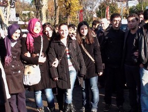 Üniversite öğrencileri, Erdoğan'a 'geçmiş olsun' dileklerini iletti