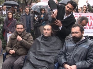 Hopa tutuklamalarını saçlarını kestirerek, protesto etti