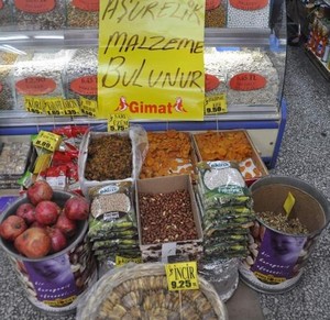 Gıda sektörünün yüzü aşureyle güldü