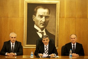Abdullah Gül, Konukevi'nde basın toplantısı düzenledi.