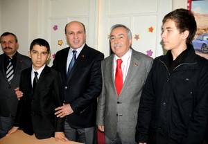 Engelli Tugay'la kardeş olan lise öğrencisinden sürpriz doğum günü