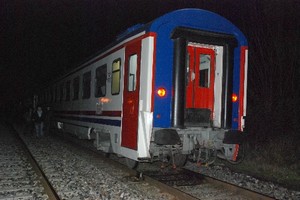 Trenin altında kalan kişi öldü