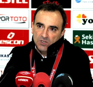 Carlos Carvalhal: Zorlu bir rakibe karşı hak ettiğimiz bir galibiyet aldık