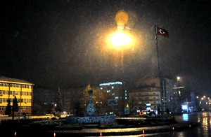 Kütahya'ya mevsimin ilk karı yağdı