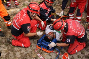Van depremi sonrası 112 Komuta Kontrol Merkezi'ni Kars yönetiyor