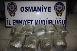 Yolcu valizinde 11 kilo esrar ele geçirildi
