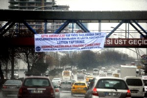 Sürücülere 'aşınmış lastikle trafiğe çıkmayın' uyarısı.