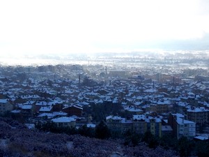 Tavşanlı’da yılın ilk karı toprağa düştü