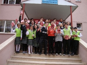 Öğrenciler kitap okumak için yarıştı