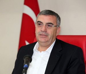 Zeki Toçoğlu, belediyede yeni başlayan memurları uyardı.