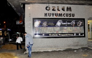 Maskeli soyguncu 1,5 kilo altınla kayıplara karıştı
