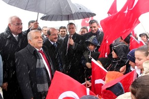 İşadamı Osman Durmaz, köyüne 9 derslikli ilköğretim okulu yaptırdı.