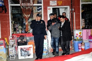 Kimsesiz genci intihardan polis kurtardı