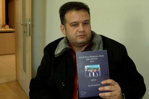 Öğrencilerinin sınavda yazdığı şiirleri kitaplaştırdı