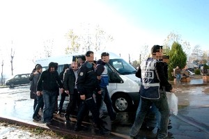 Uyuşturucu şebekesini çökerten polise teşekkür mailleri yağıyor.