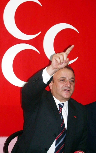 MHP'li Vural: Arınç, hesap vermekten kaçıyor