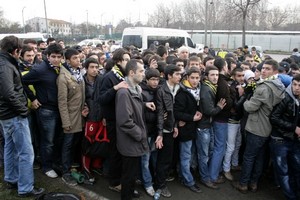 Fenerbahçe taraftarından bilet izdihamı