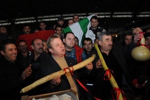 Bursalı kabzımallar, Toroğlu’na acur kabağı gönderdi