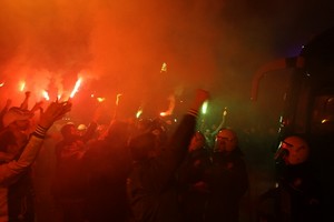 Bursaspor takımı, meşalelerle karşılandı