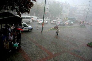 Lodos yerini sağanak yağmura bıraktı