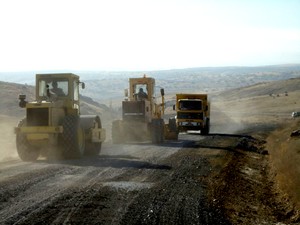 Firmalar zarar verdikleri yolu bir milyon 720 bin liraya yeniden yaptıracak