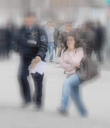 Mağazadan giyecek çalarken yakalanan genç kız serbest bırakıldı