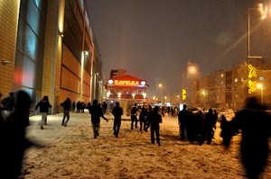 Eskişehir’de, gençler gece yarısı kartopu oynadı