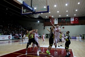 Tofaş, Fenerbahçe Ülker'i 89-87 yendi