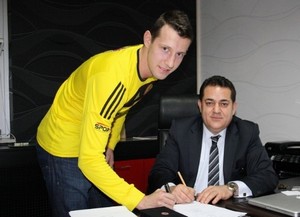 Eskişehirspor, Macar Akos Elek’i renklerine bağladı
