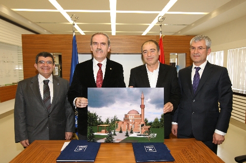Hamitler'deki Kent Mezarlığı camiinin yapımını hayırsever Bursalı üstlendi