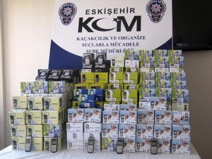 Eskişehir'de 345 kaçak cep telefonu ele geçirildi