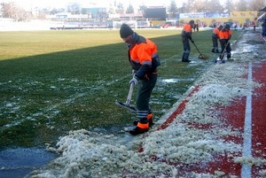 Galatasaraylı futbolcular,zemin incelemesi yaptı