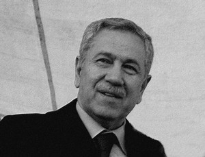 Arınç: Entrikalar karşısında adam gibi durduk
