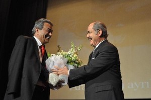 Çağdaş Gazeteciler, Kamer Genç'i yılın siyasetçisi seçti