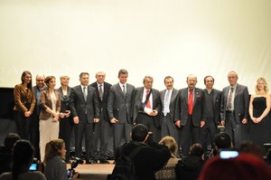 Çağdaş Gazeteciler tarafından 2011 yılının en başarılı kişileri ödüllerini aldı.